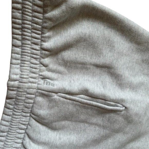 Aritzia Tna Cozy Fleece Oversized Boyfriend Shorts - Heather Light Grey - Small - Picture 3 of 7